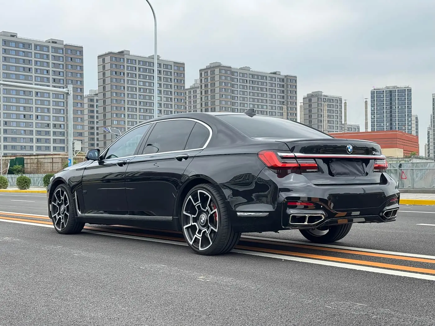 BMW 7 Series 2010 — Photo 6/20