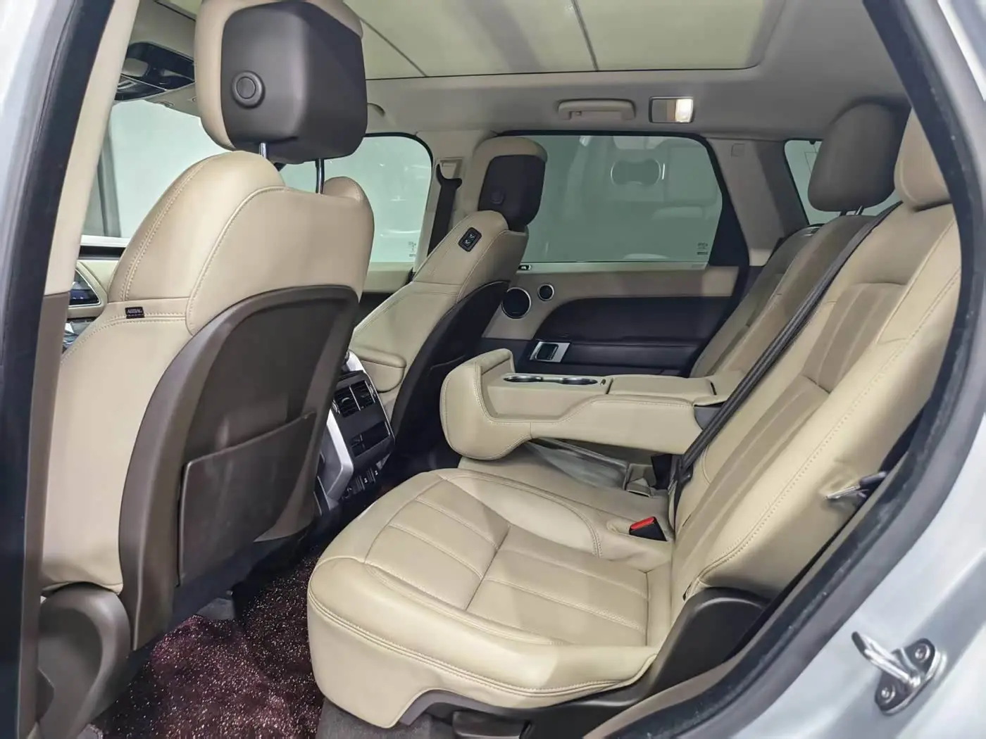Land Rover Range Rover Sport PHEV 2021 — Photo 6/10