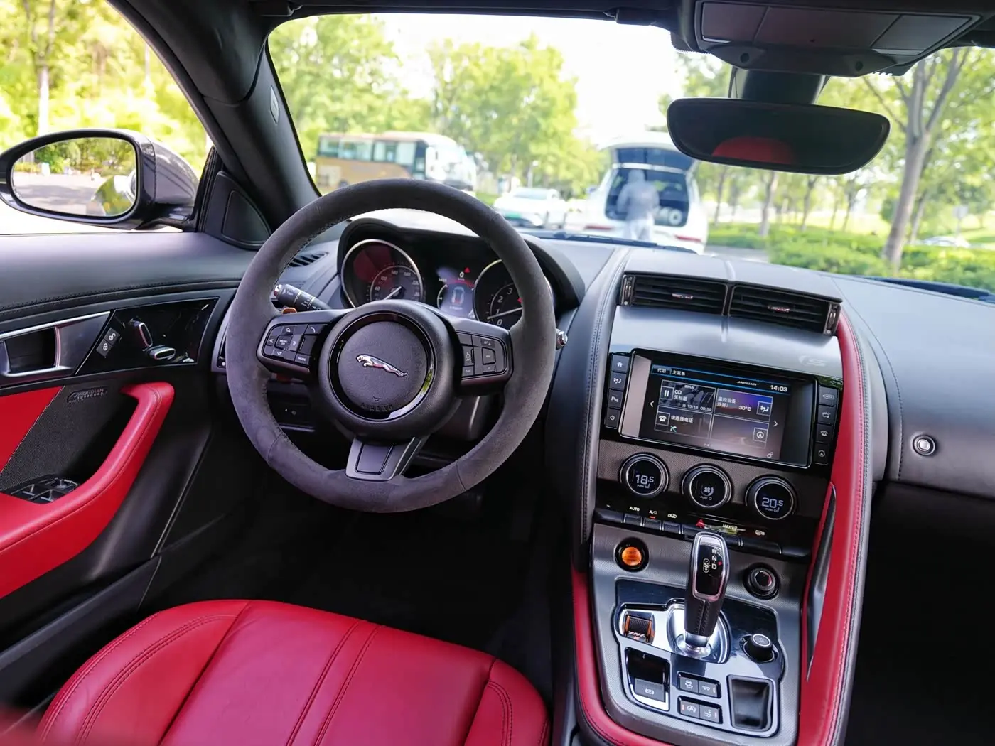 Jaguar F-TYPE 2016 — Şəkil 10/12