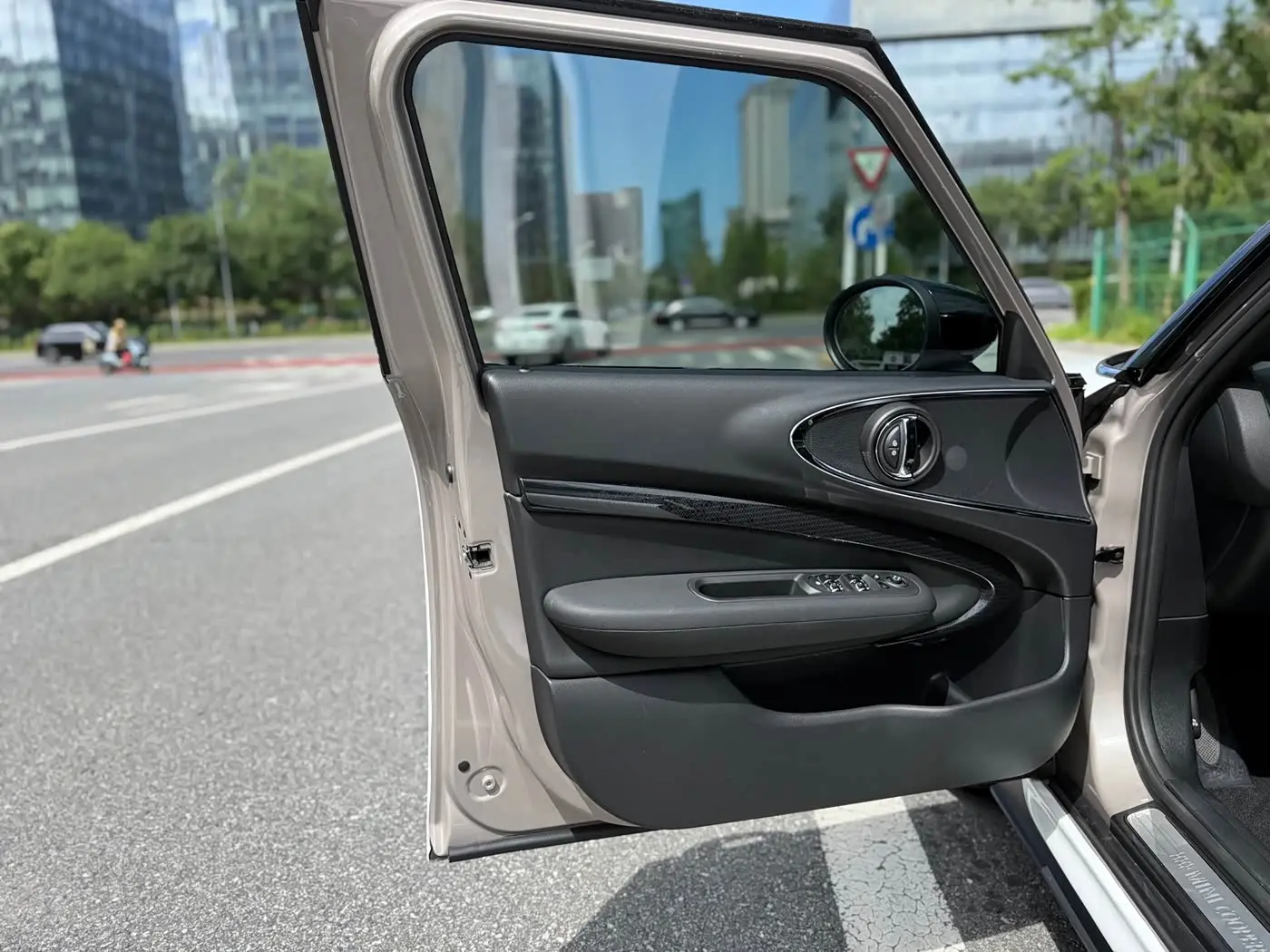 MINI CLUBMAN 2024 — Фото 15/20