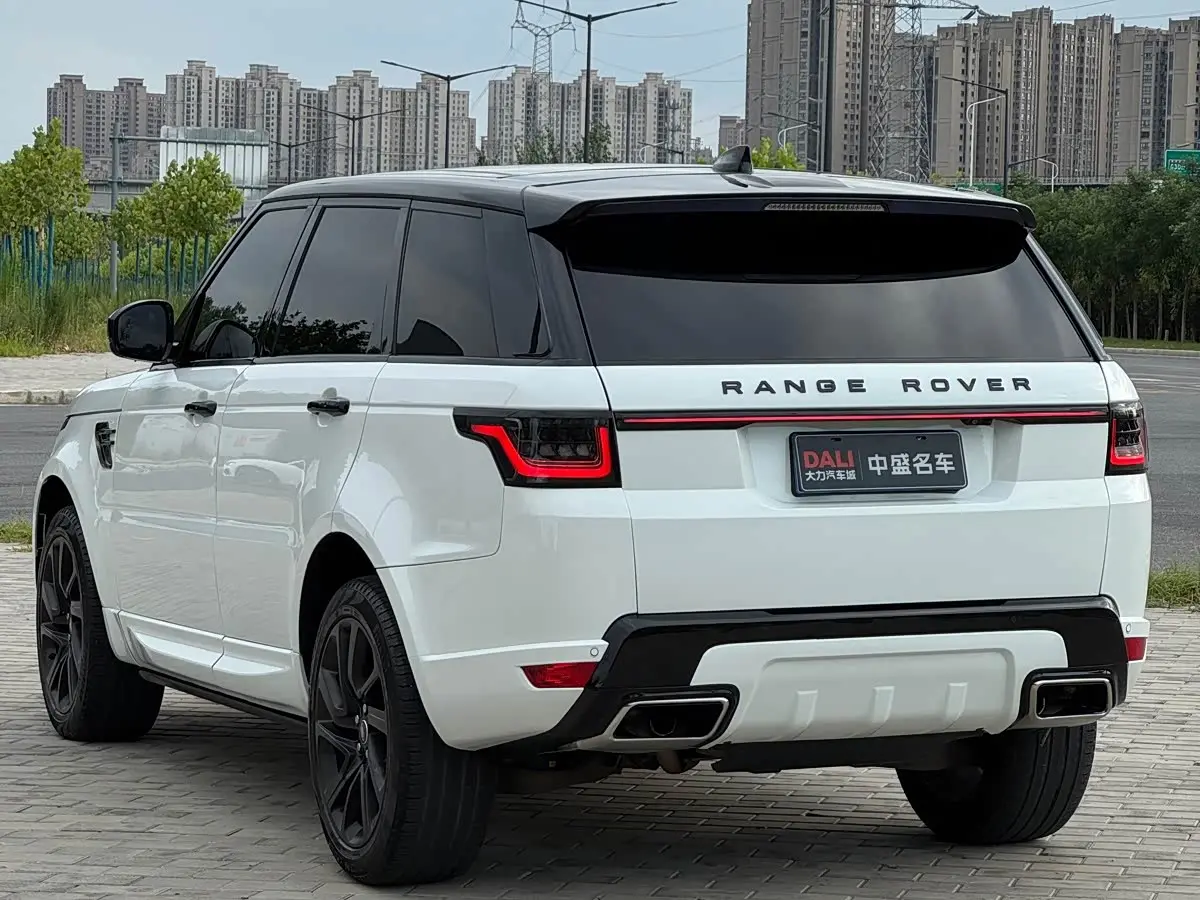 Land Rover Range Rover Sport 2017 — Photo 6/17