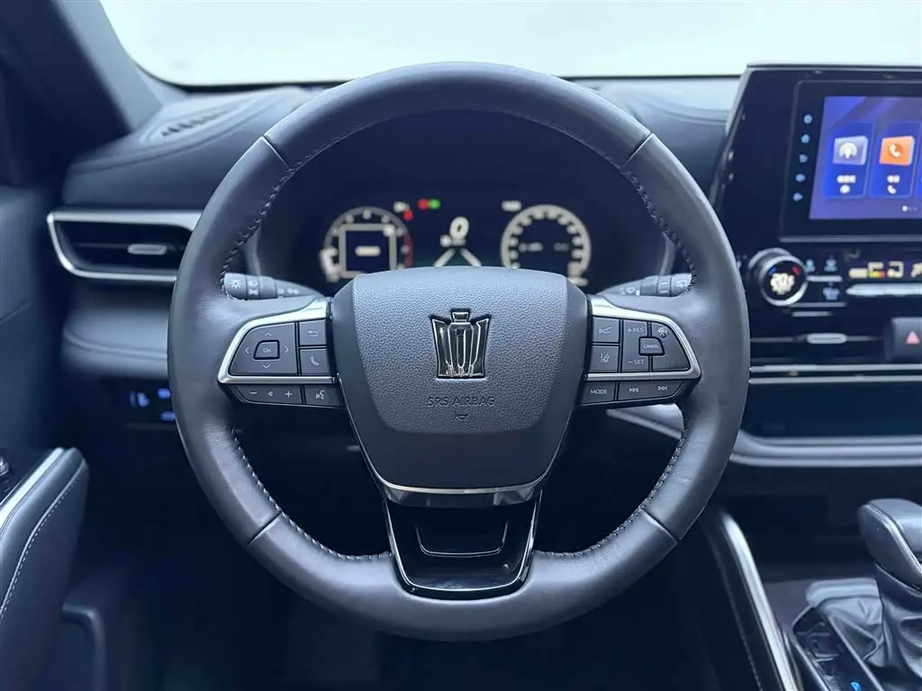 Toyota Crown Kluger 2023 — Photo 13/20