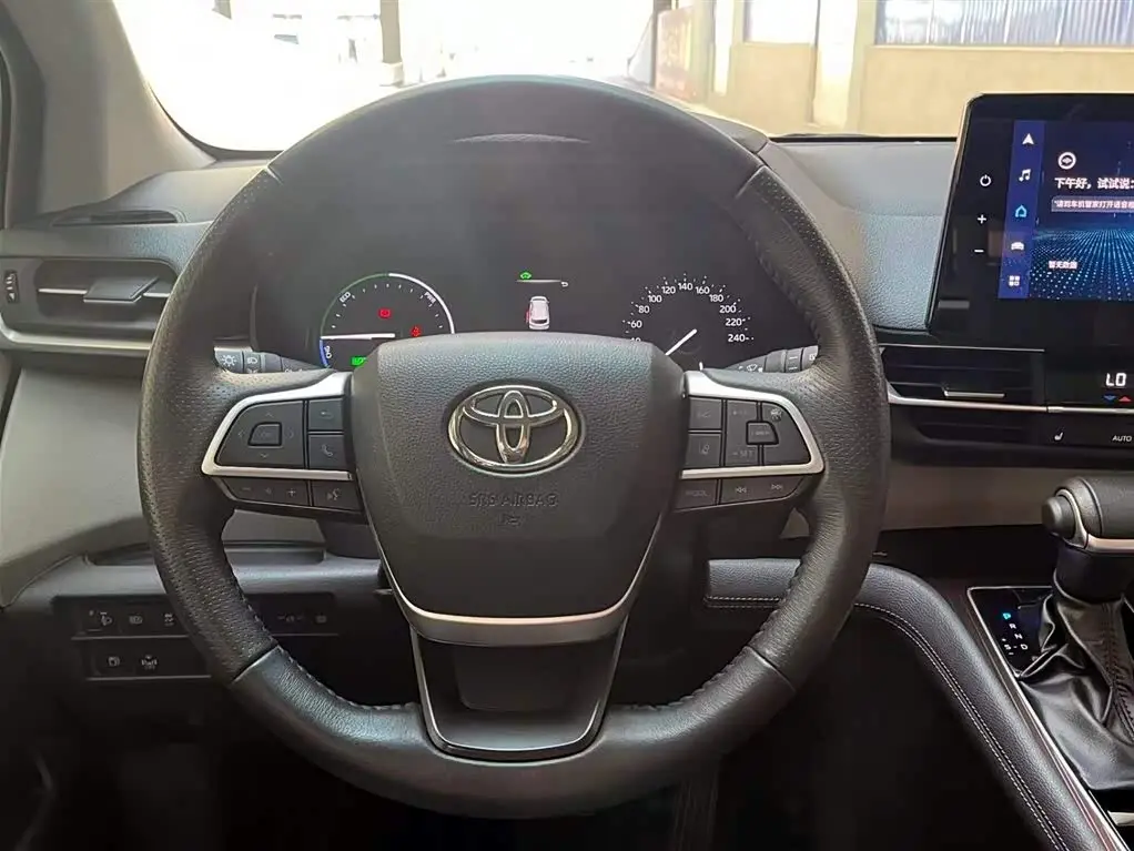 Toyota Granvia 2024 — Photo 13/14