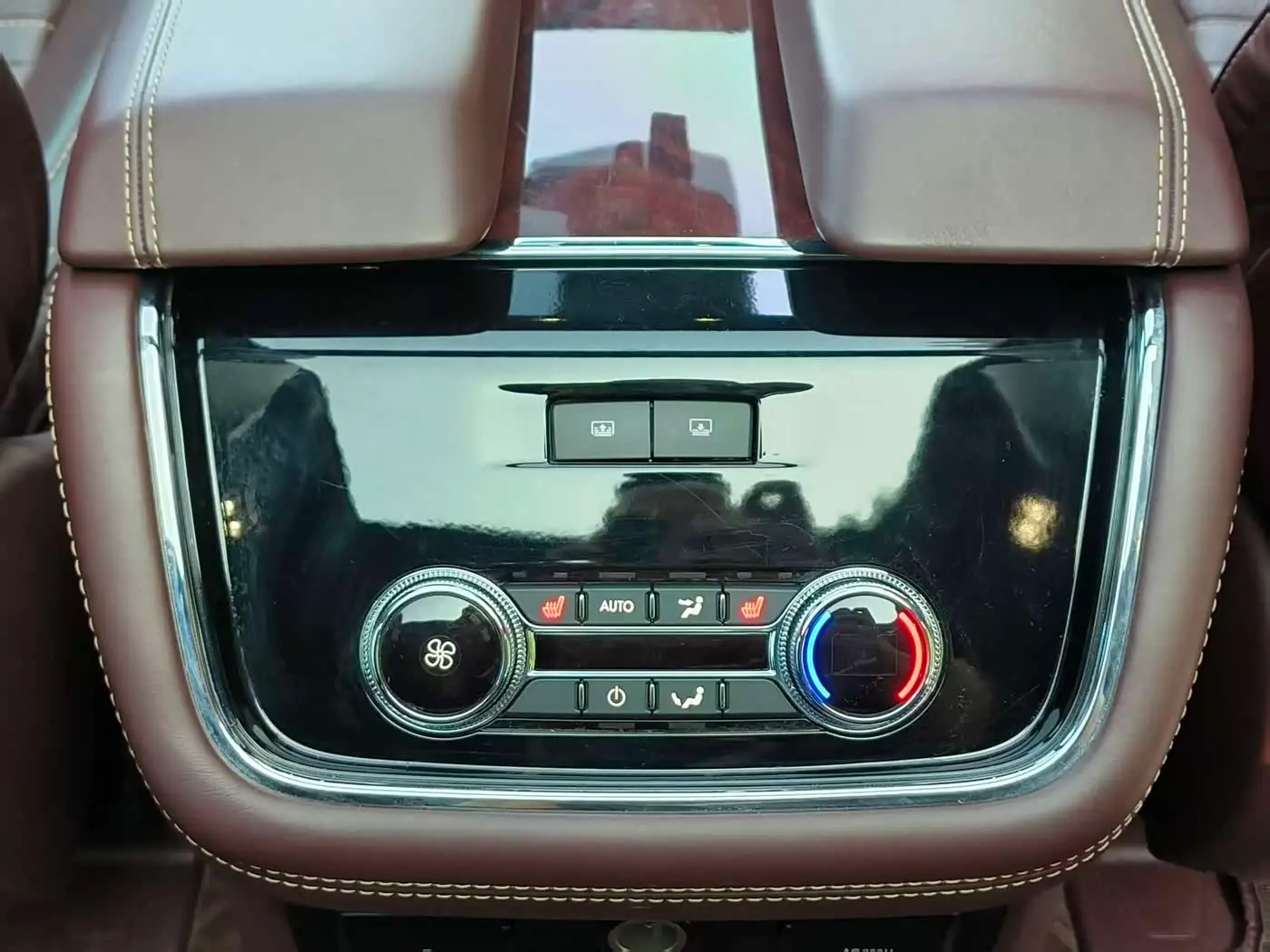 Lincoln Navigator 2021 — Şəkil 14/20