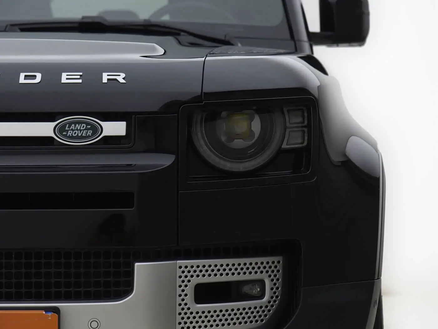 Land Rover Defender 2020 — Photo 4/20