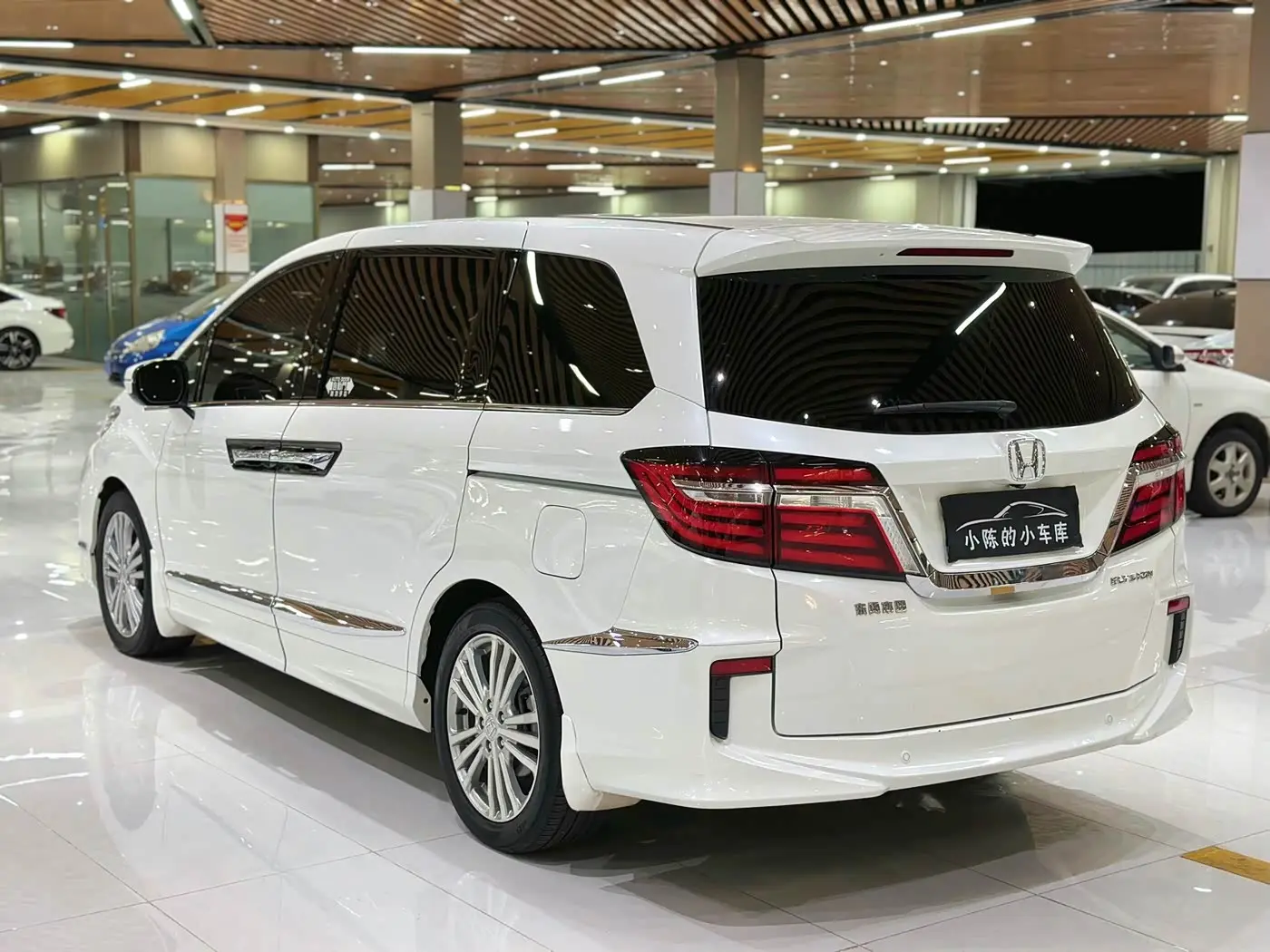 Honda Elysion 2018 — Photo 12/13