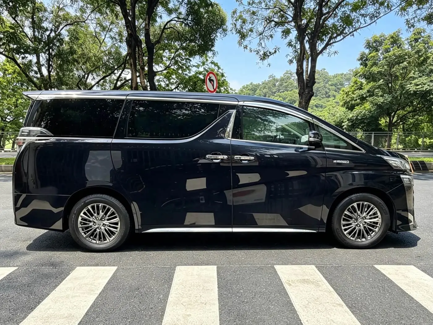 Toyota Vellfire 2021 — Фото 4/20