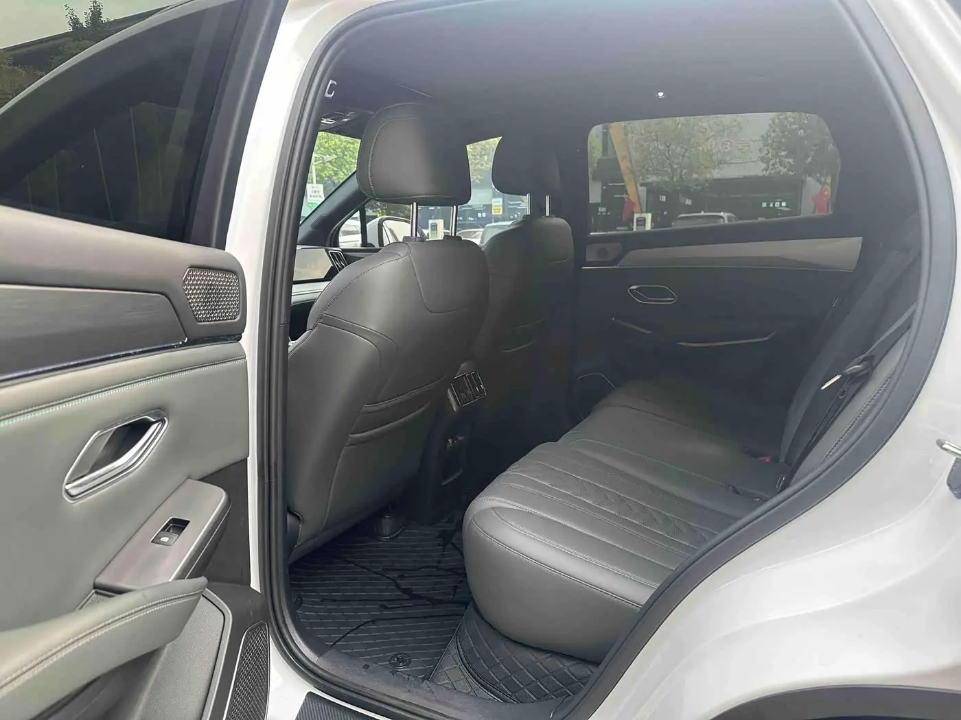 BYD Song L DM-i 2025 — Photo 6/18