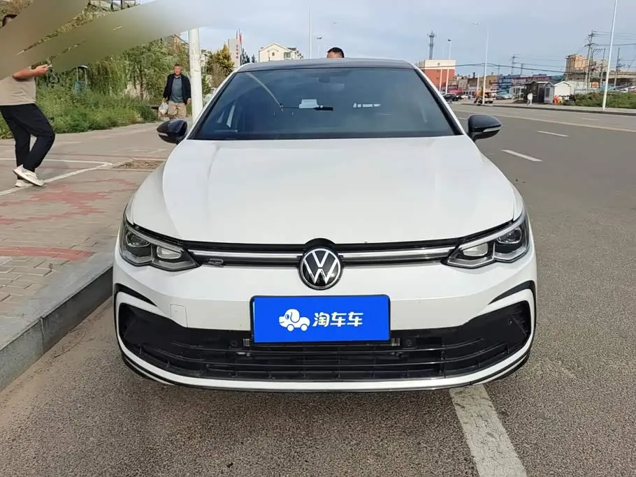 Volkswagen Golf 2023 — Photo 2/16