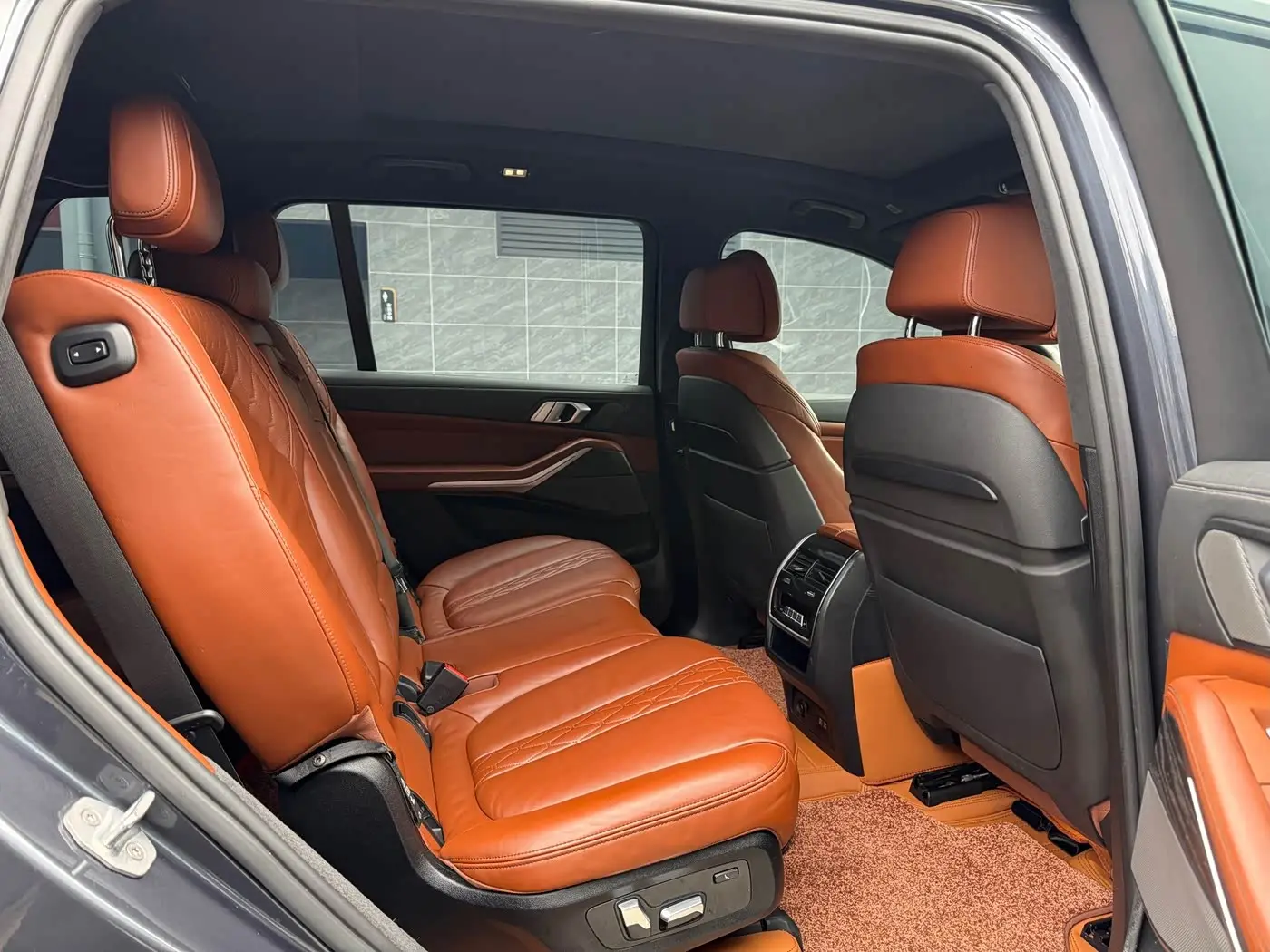 BMW X7 2019 — Photo 8/15