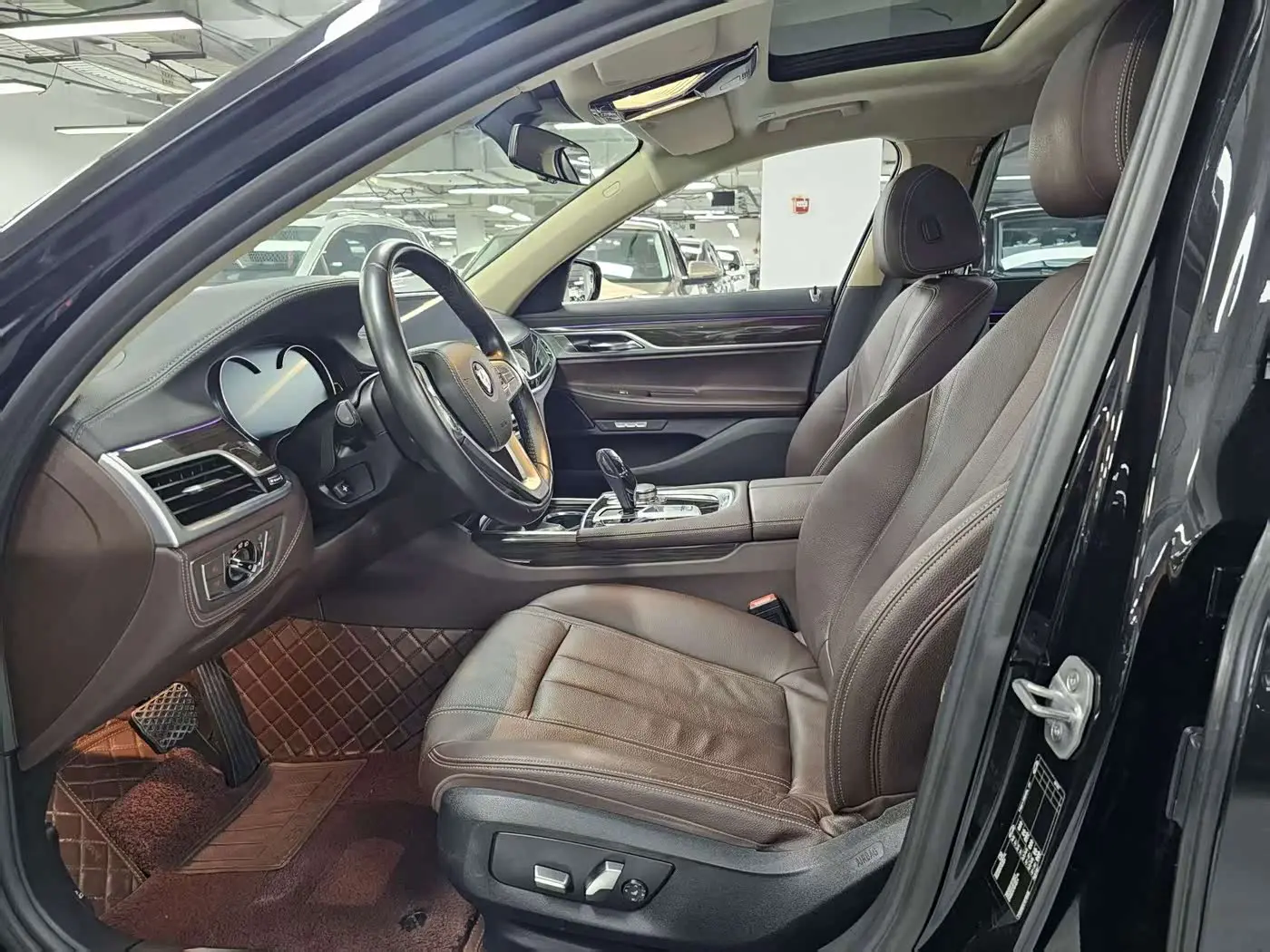 BMW 7 Series 2017 — Şəkil 8/19