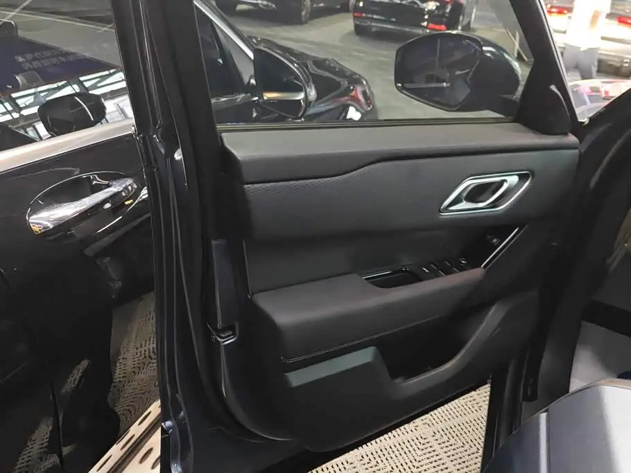 Land Rover Range Rover Velar 2021 — Photo 7/16