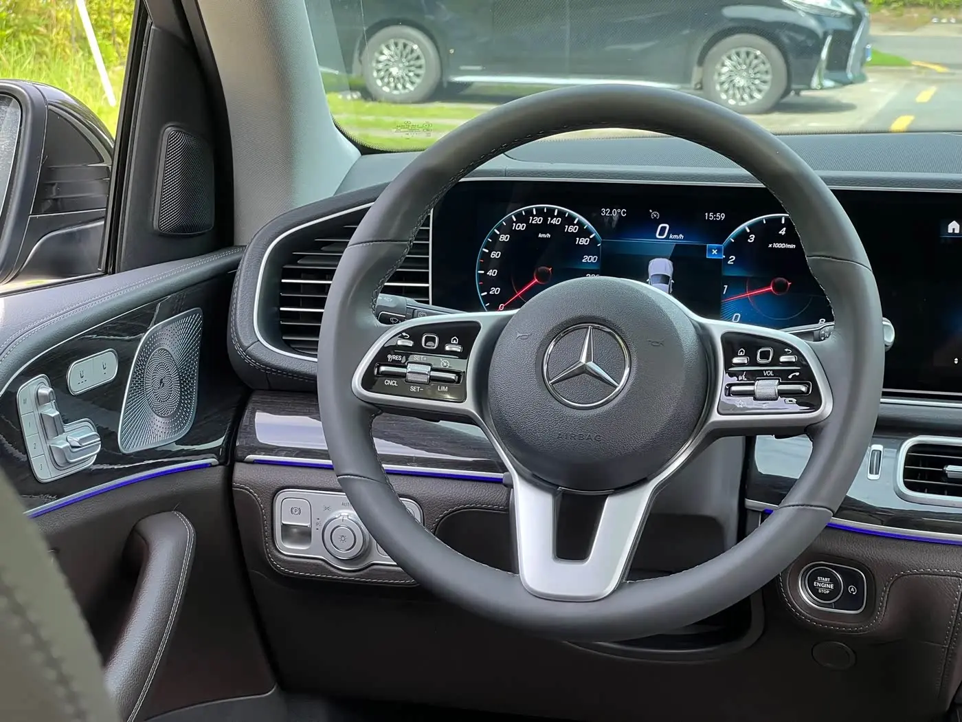 Mercedes-Benz GLS 2020 — Photo 18/20