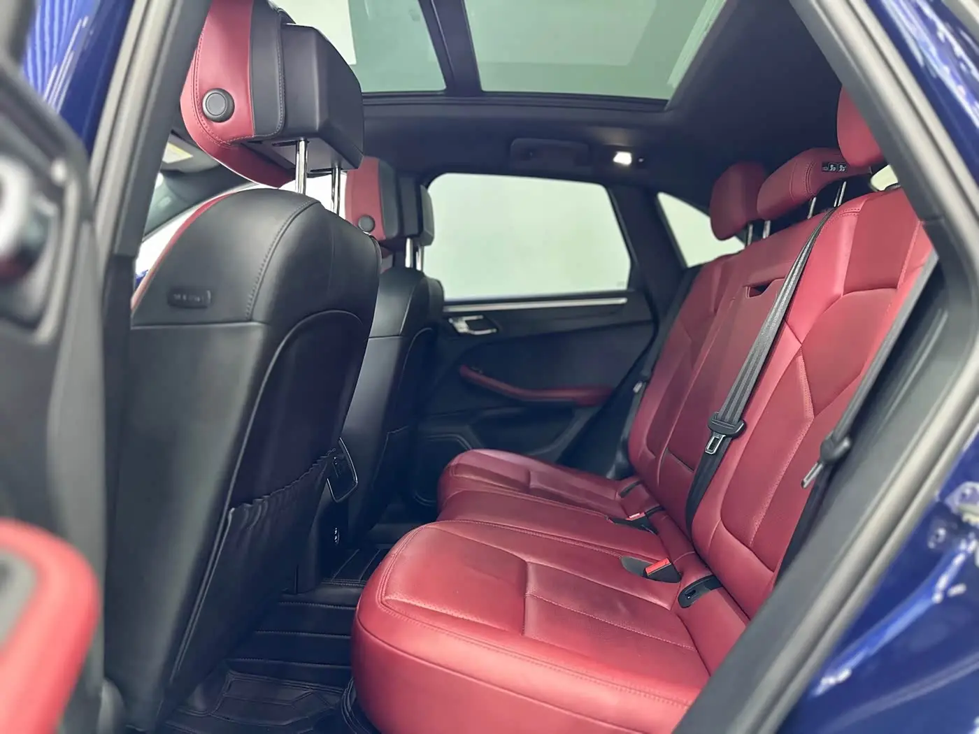Porsche Macan 2022 — Photo 19/20