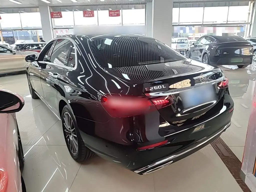Mercedes-Benz E-Class 2023 — Photo 5/20