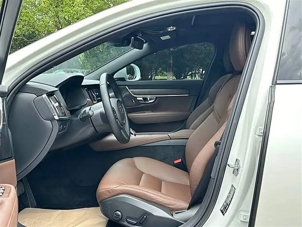 Volvo V90 2021 — Photo 5/6