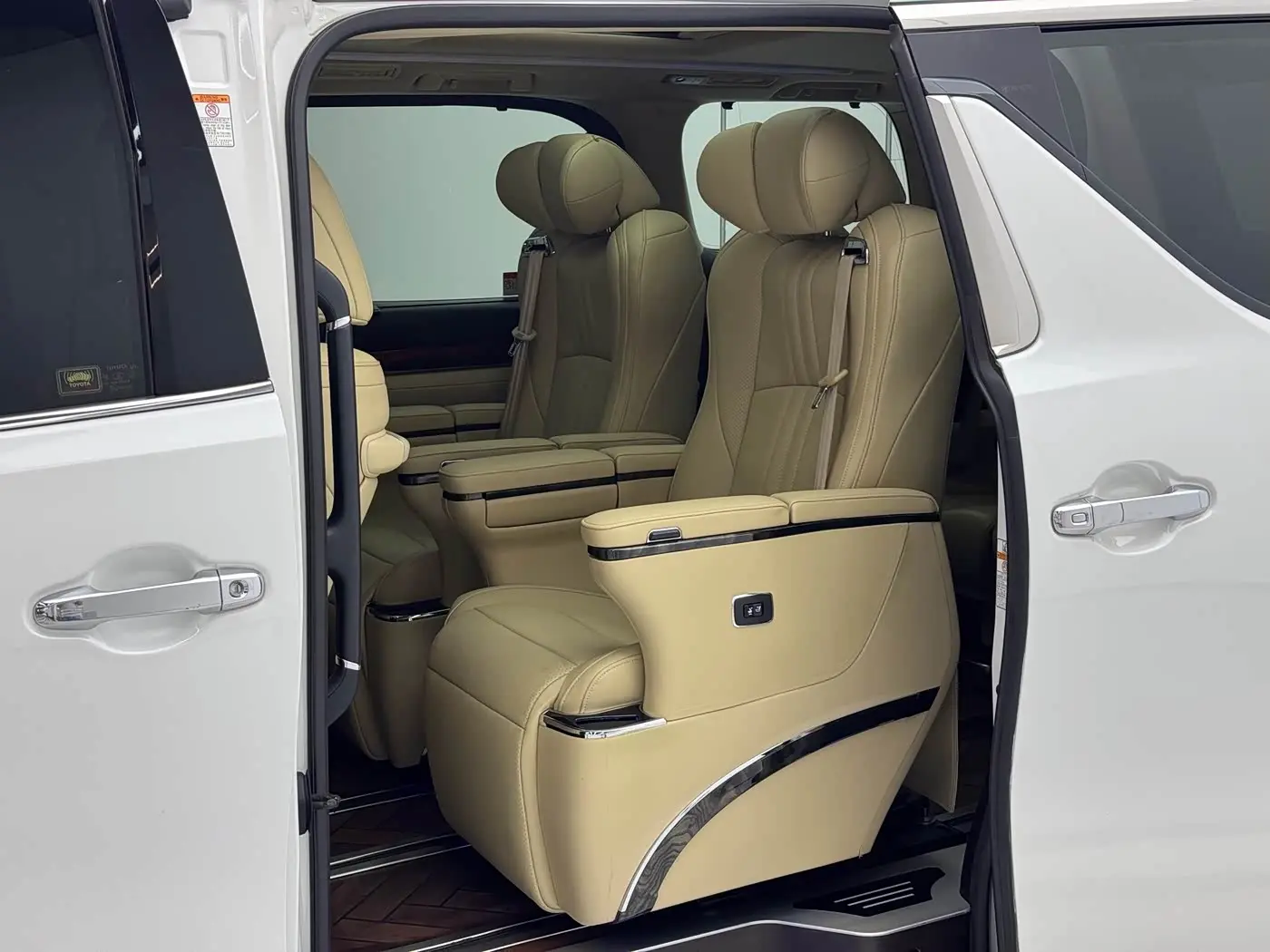 Toyota Alphard 2016 — Фото 7/16