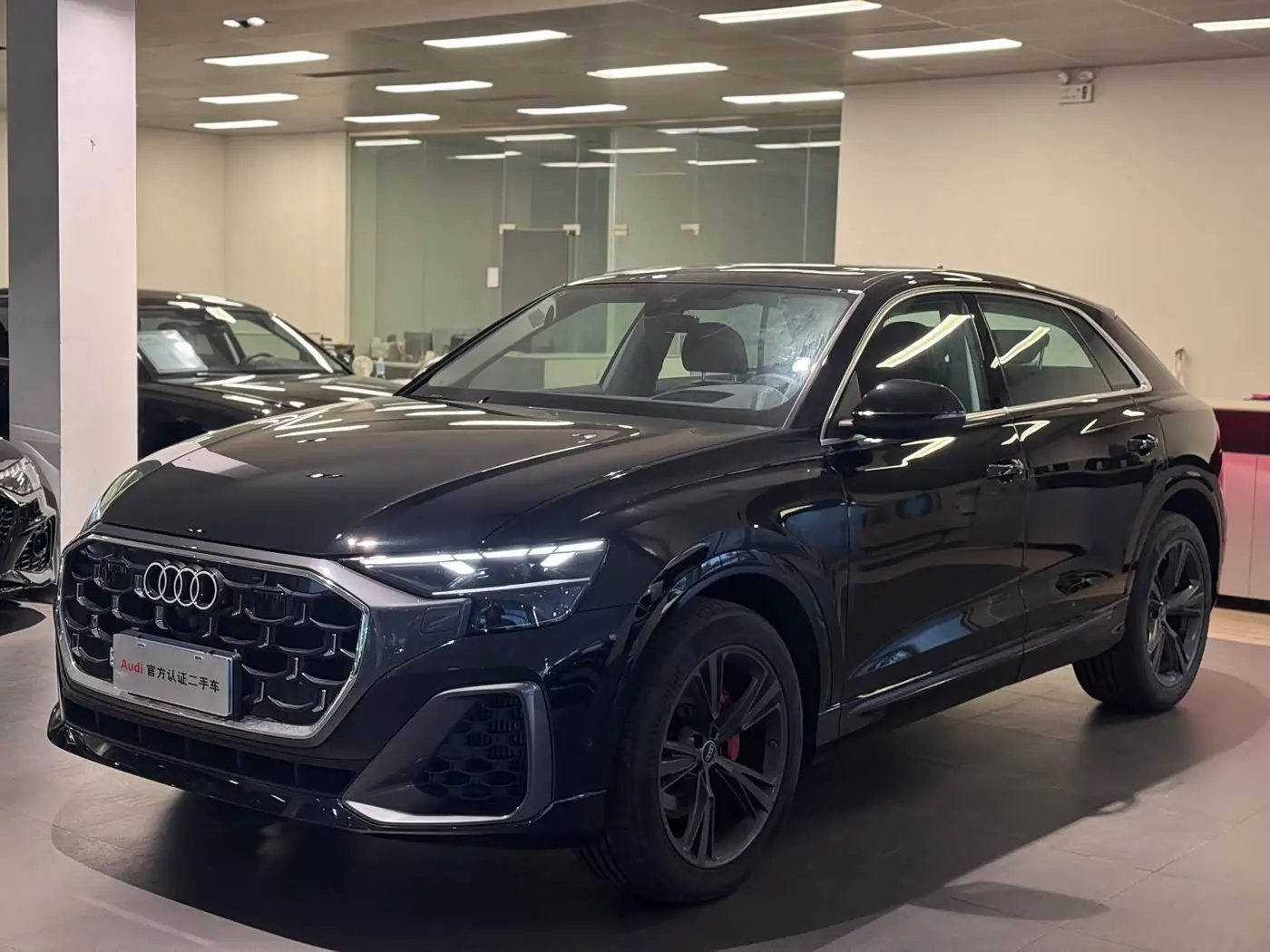 Audi Q8 2025 — Şəkil 1/12
