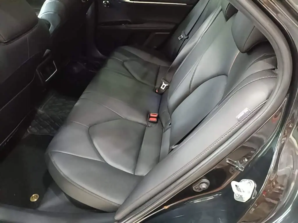 Toyota Camry 2024 — ფოტო 10/20