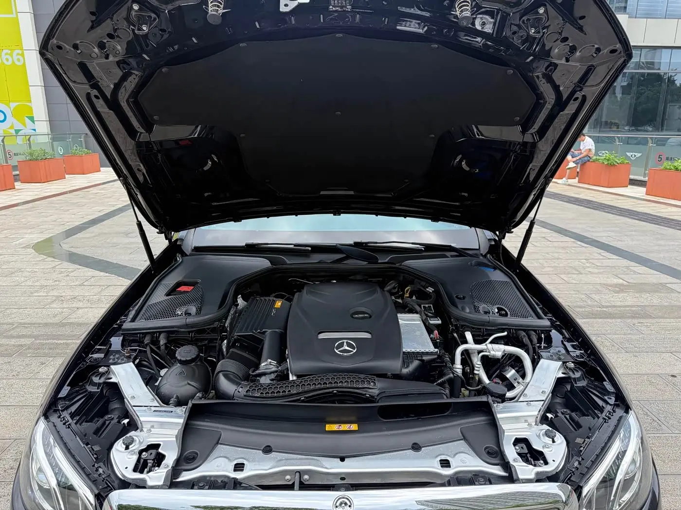 Mercedes-Benz E-Class 2018 — Photo 11/20