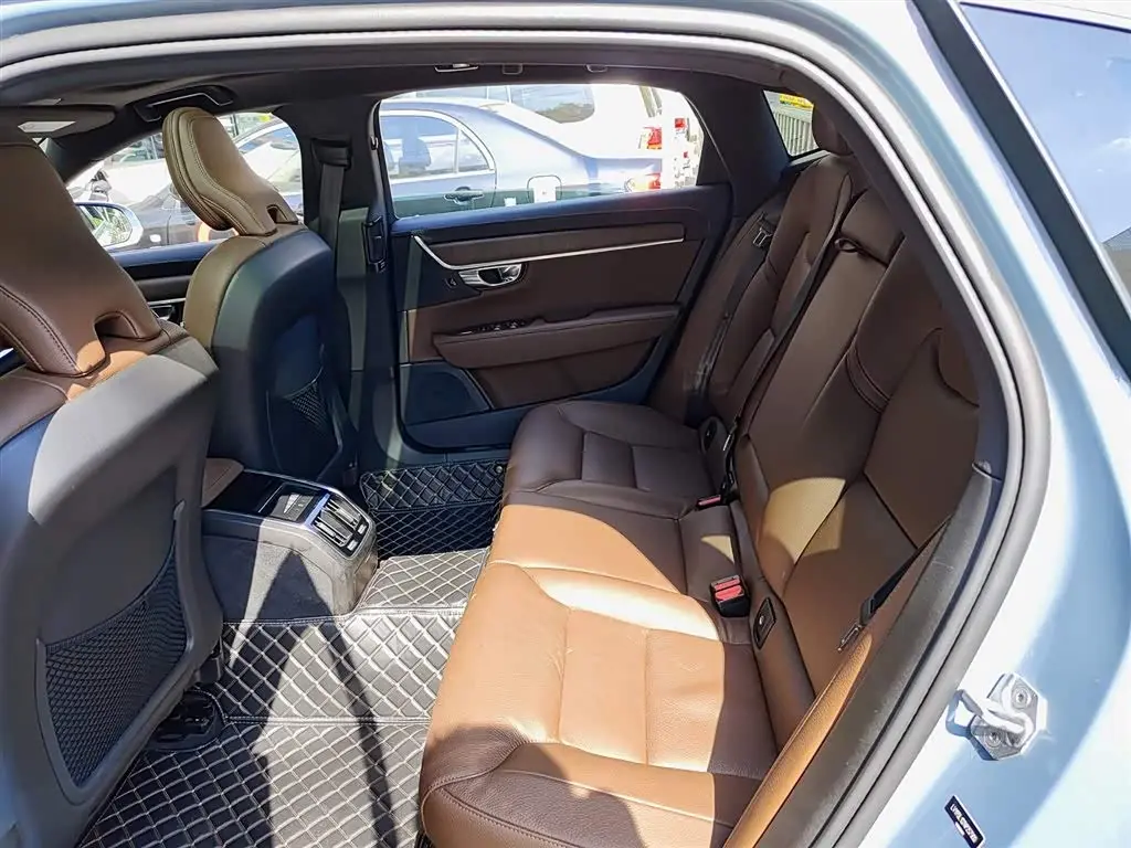 Volvo S90 2021 — Photo 8/11