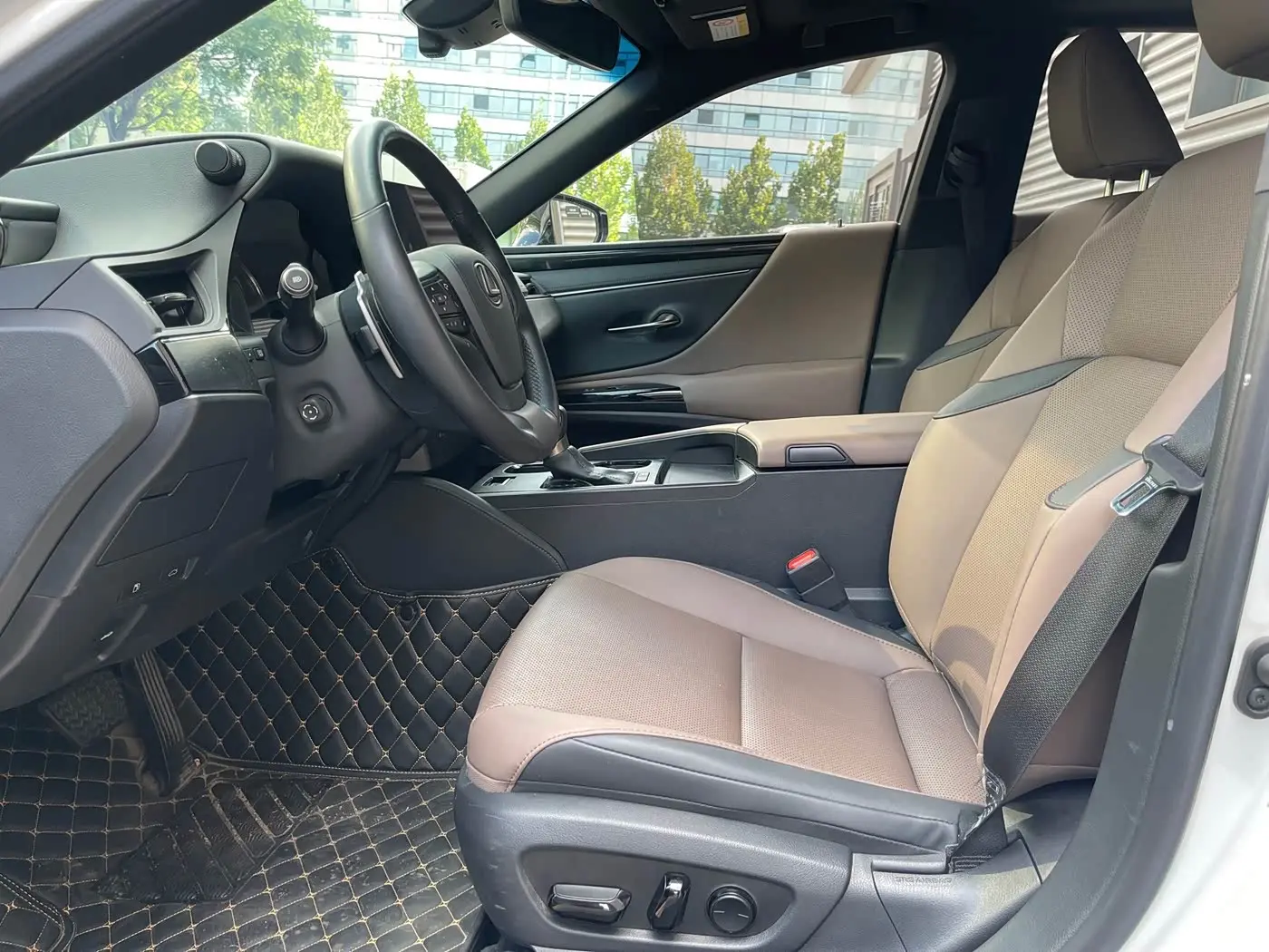 Lexus ES 2023 — Photo 3/20