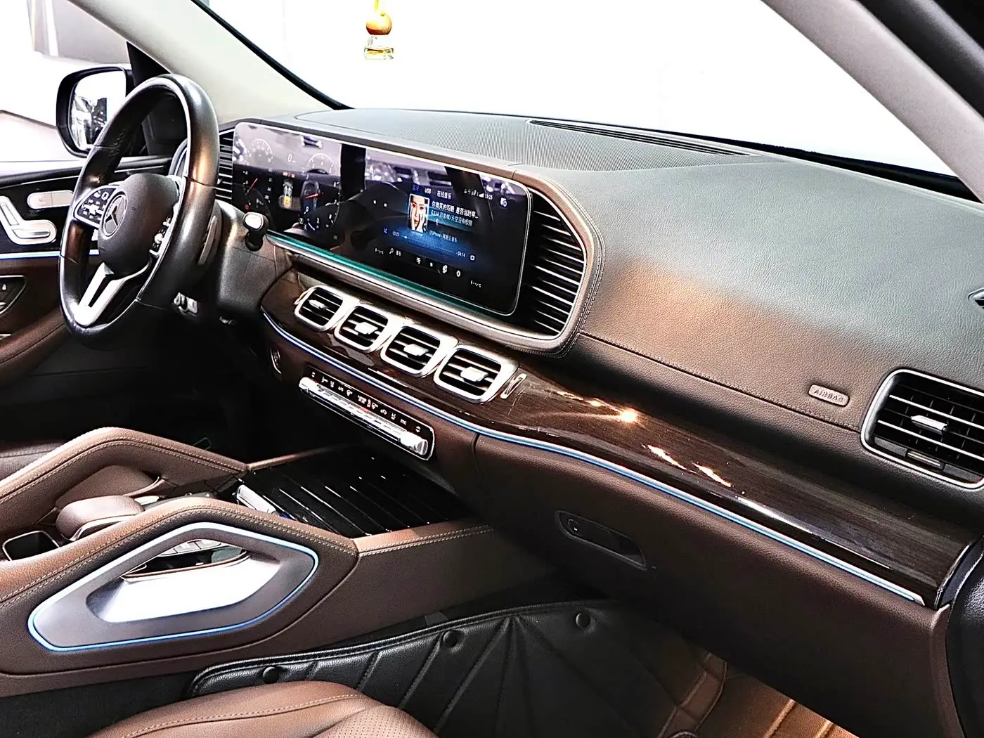 Mercedes-Benz GLE 2022 — Photo 15/20
