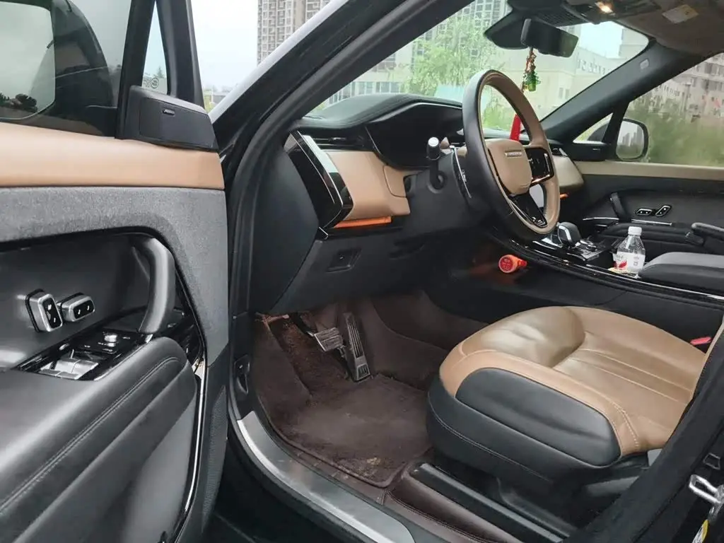 Land Rover Range Rover Sport 2023 — Photo 14/20