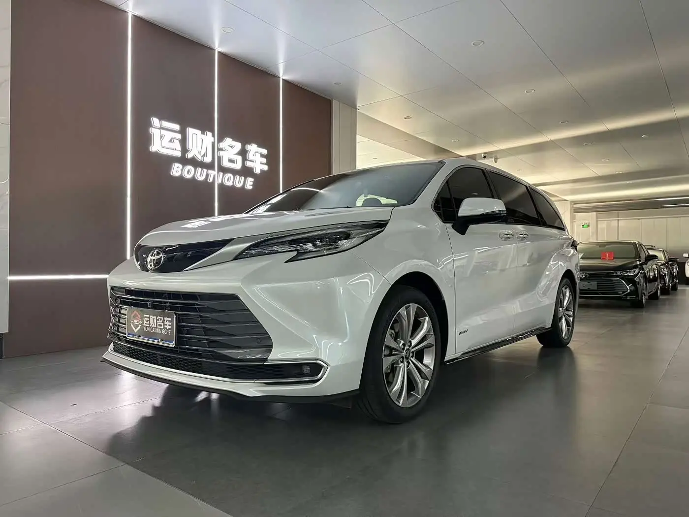 Toyota Sienna 2024 — Photo 1/9