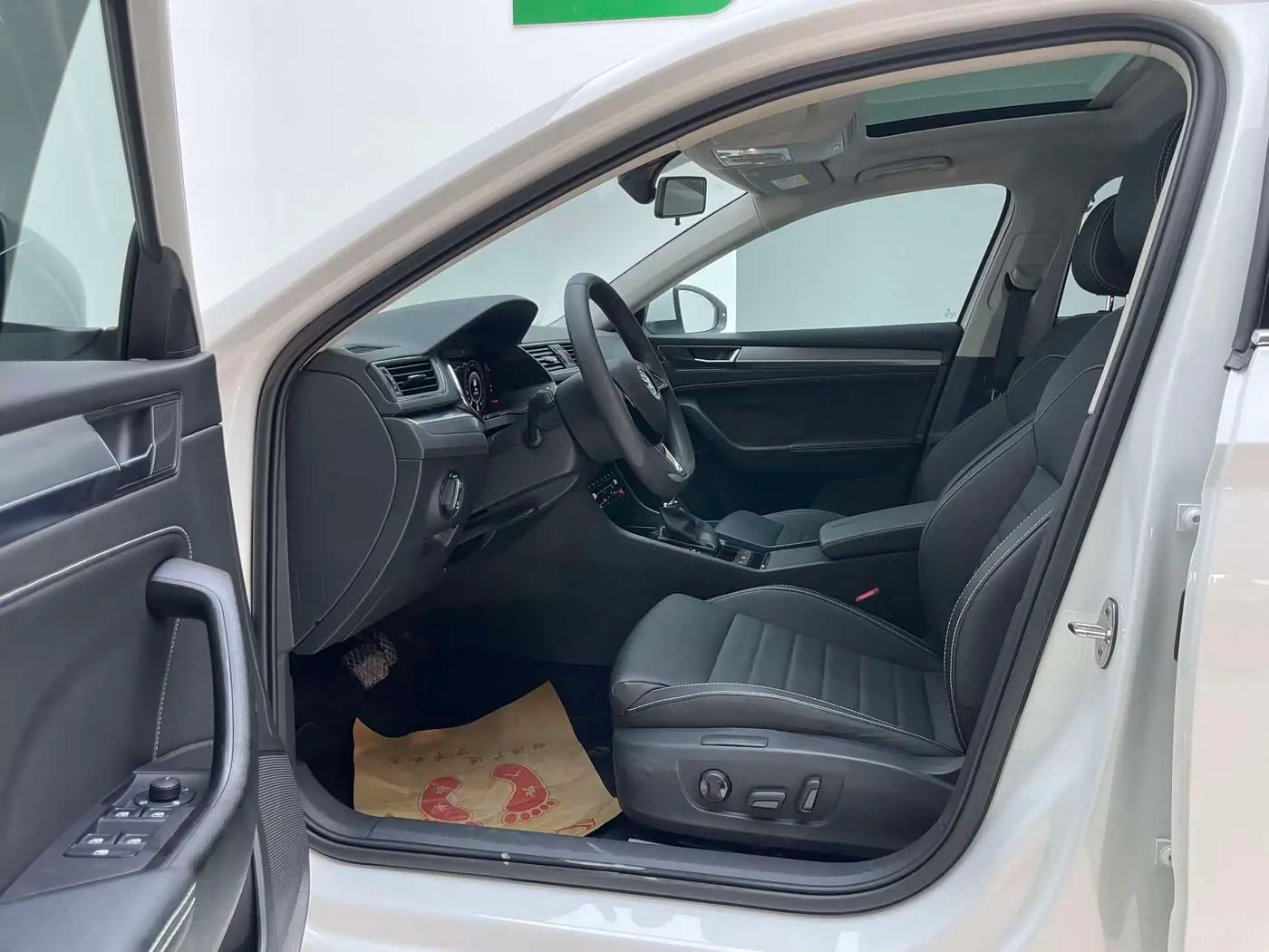 Škoda Superb 2023 — Photo 16/20