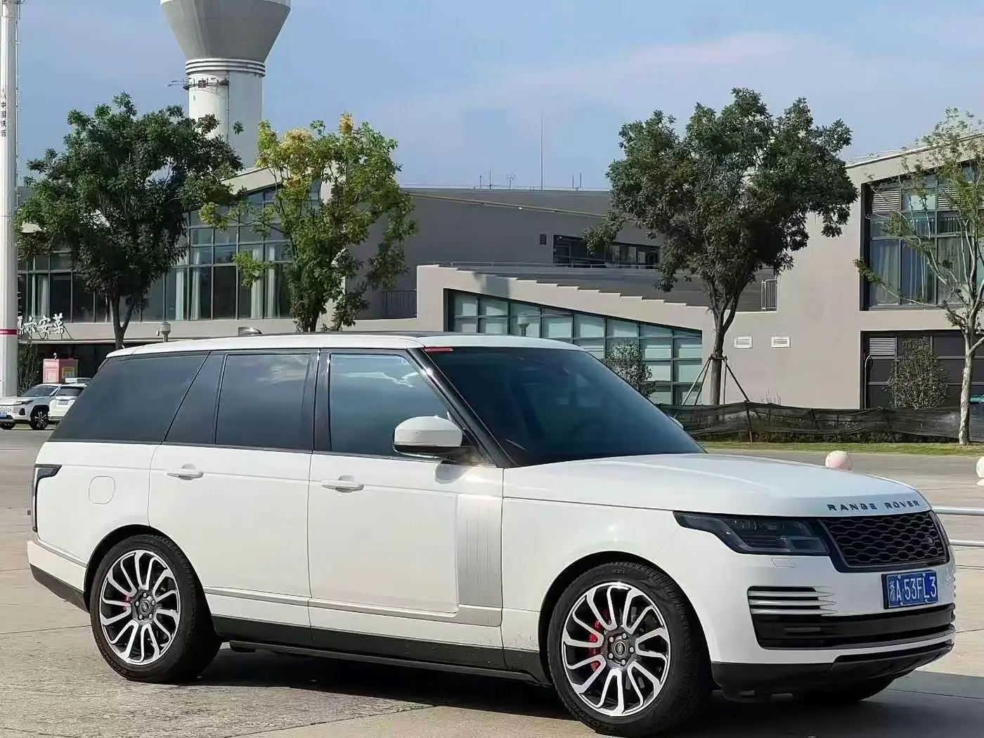 Land Rover Range Rover 2022 — Photo 3/9