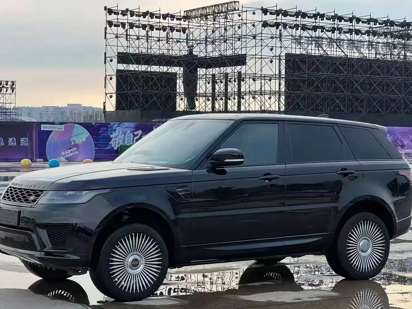 Land Rover Range Rover Sport 2019 — Photo 1/9