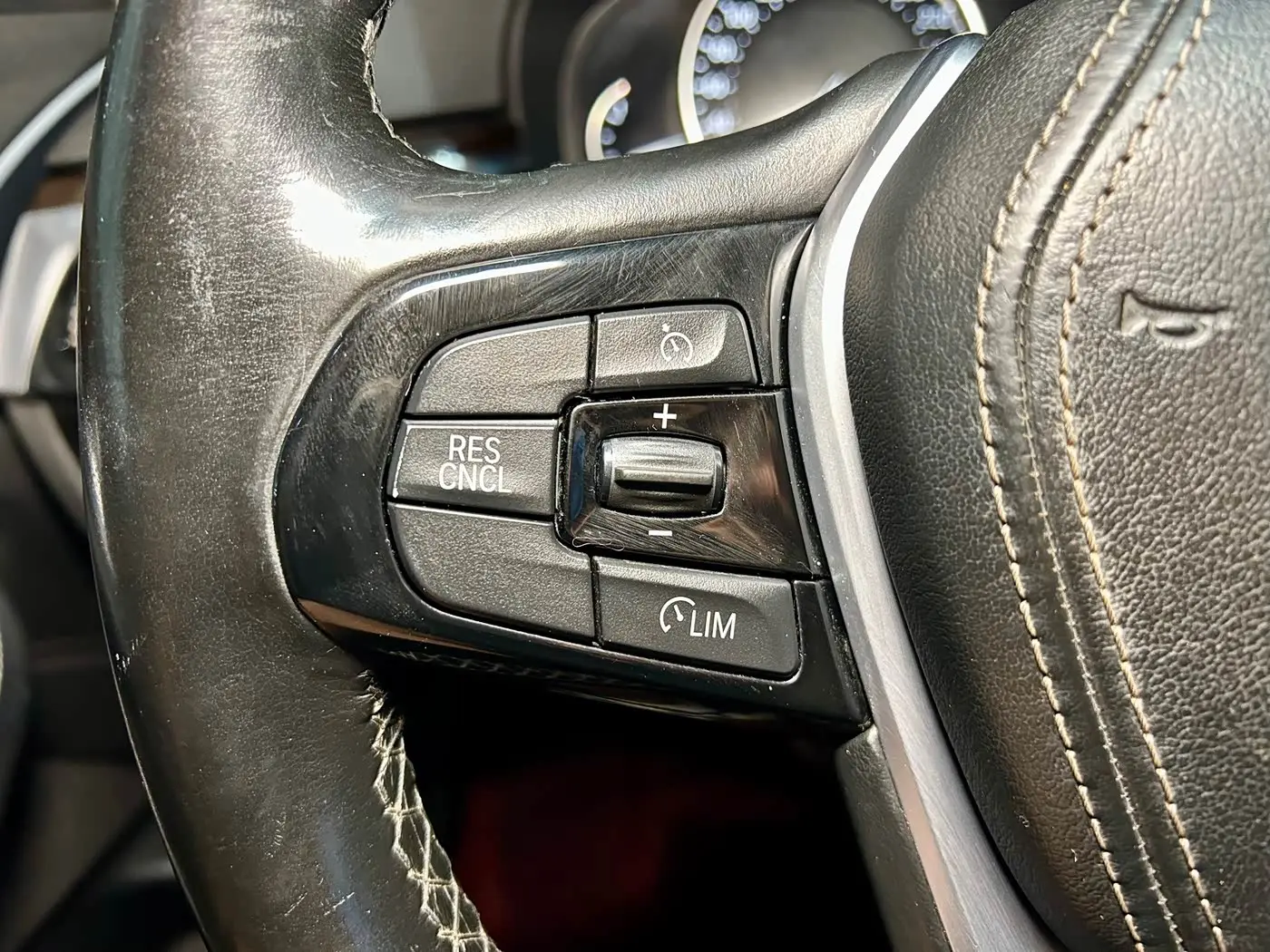 BMW 5 Series 2018 — Фото 12/20