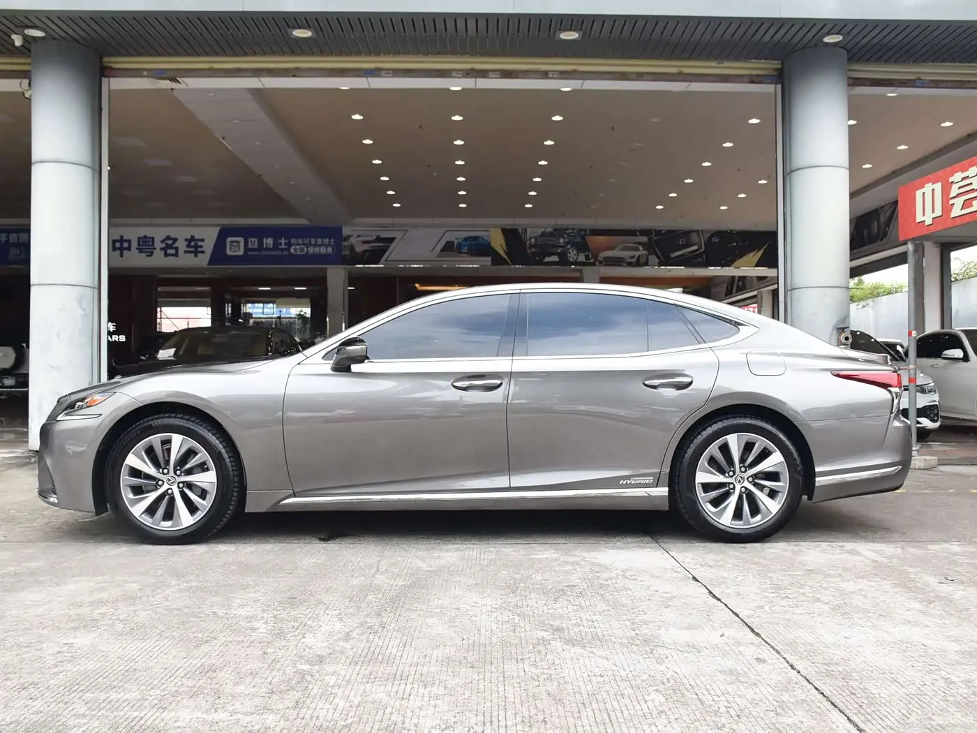 Lexus LS 2020 — Photo 4/20