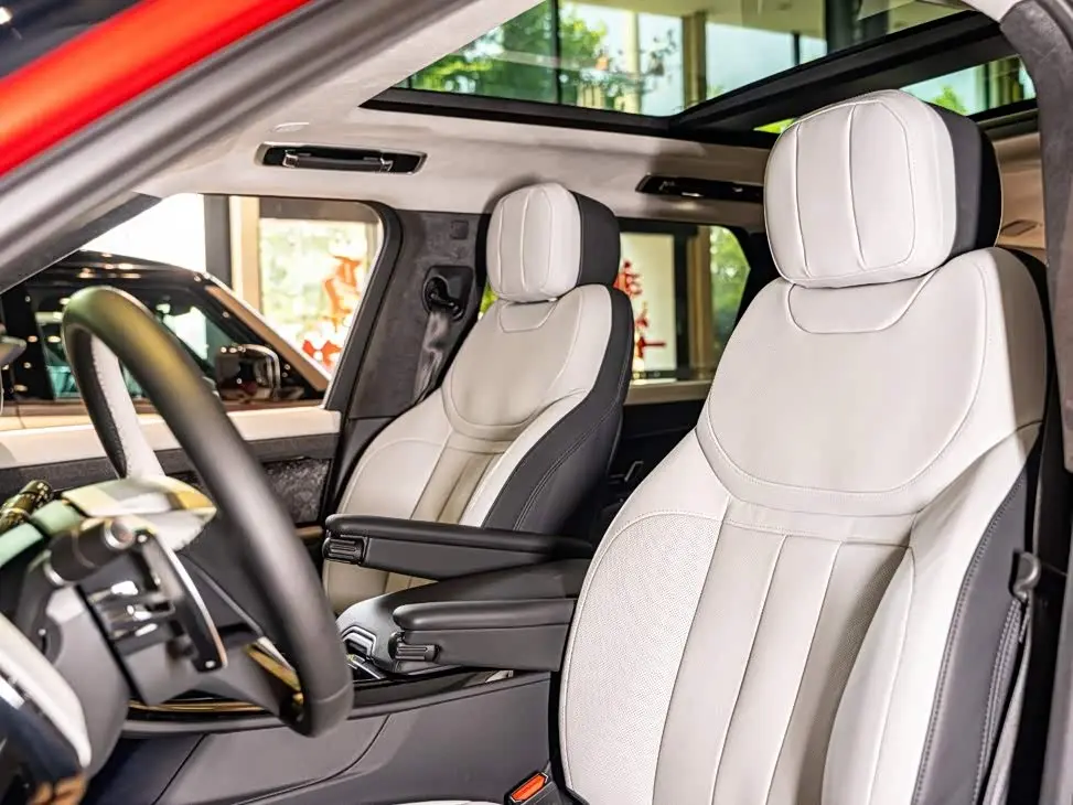 Land Rover Range Rover Sport PHEV 2024 — Photo 8/20