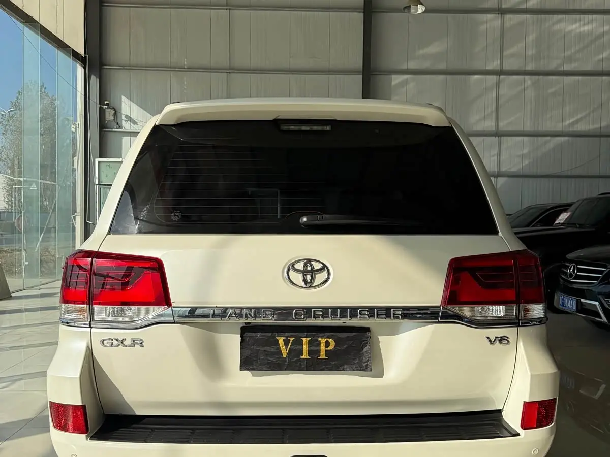 Toyota Land Cruiser 2017 — Şəkil 5/9