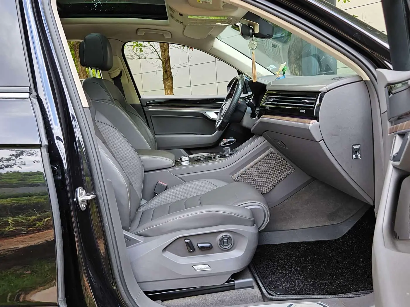 Volkswagen Touareg 2019 — Şəkil 18/20