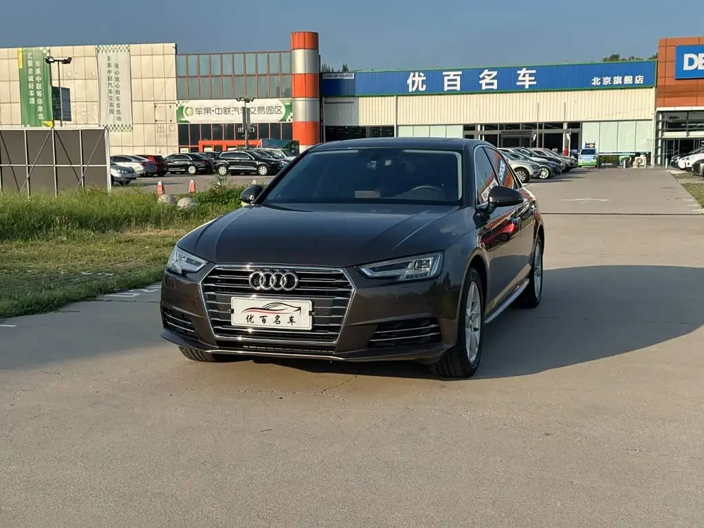 Audi A4L 2018 — Фото 1/20