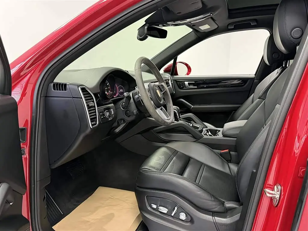 Porsche Cayenne 2021 — Photo 4/20