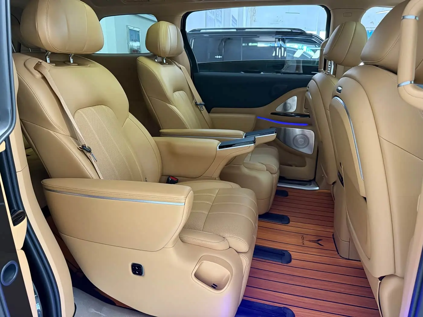 Voyah Auto Voyah Dreamer 2025 — Photo 9/20