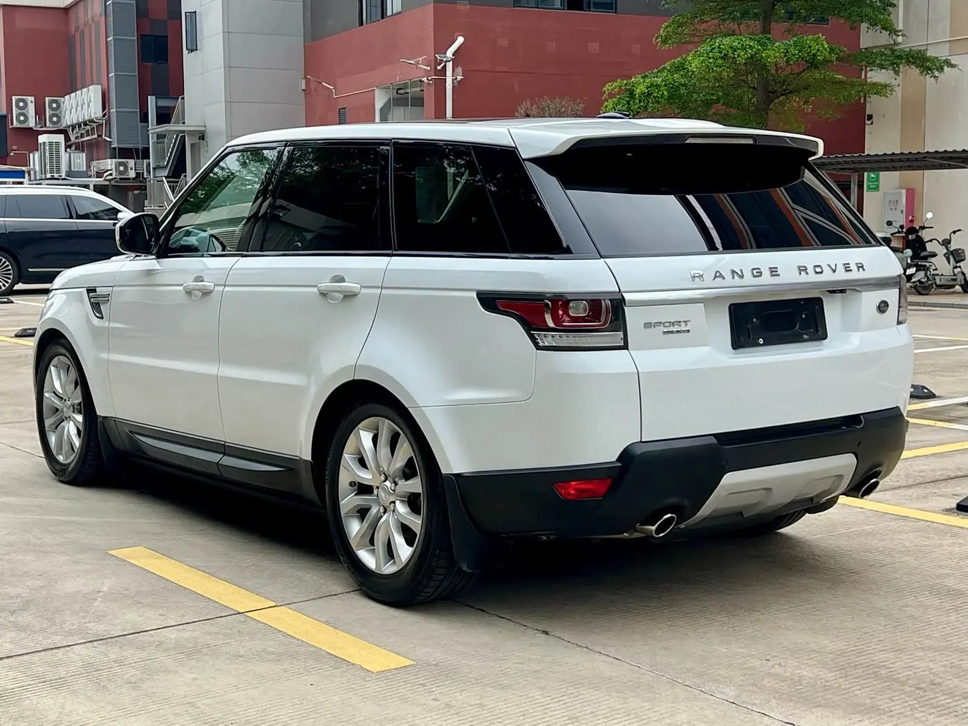 Land Rover Range Rover Sport 2016 — Photo 3/20