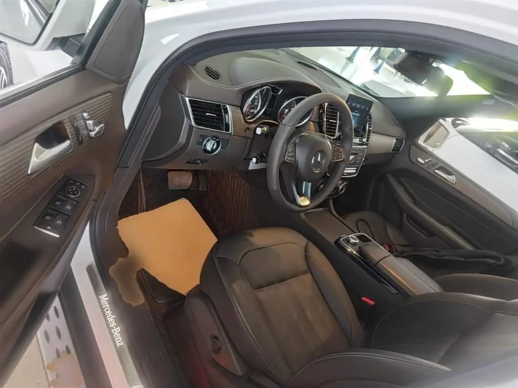 Mercedes-Benz GLE 2019 — Photo 16/20