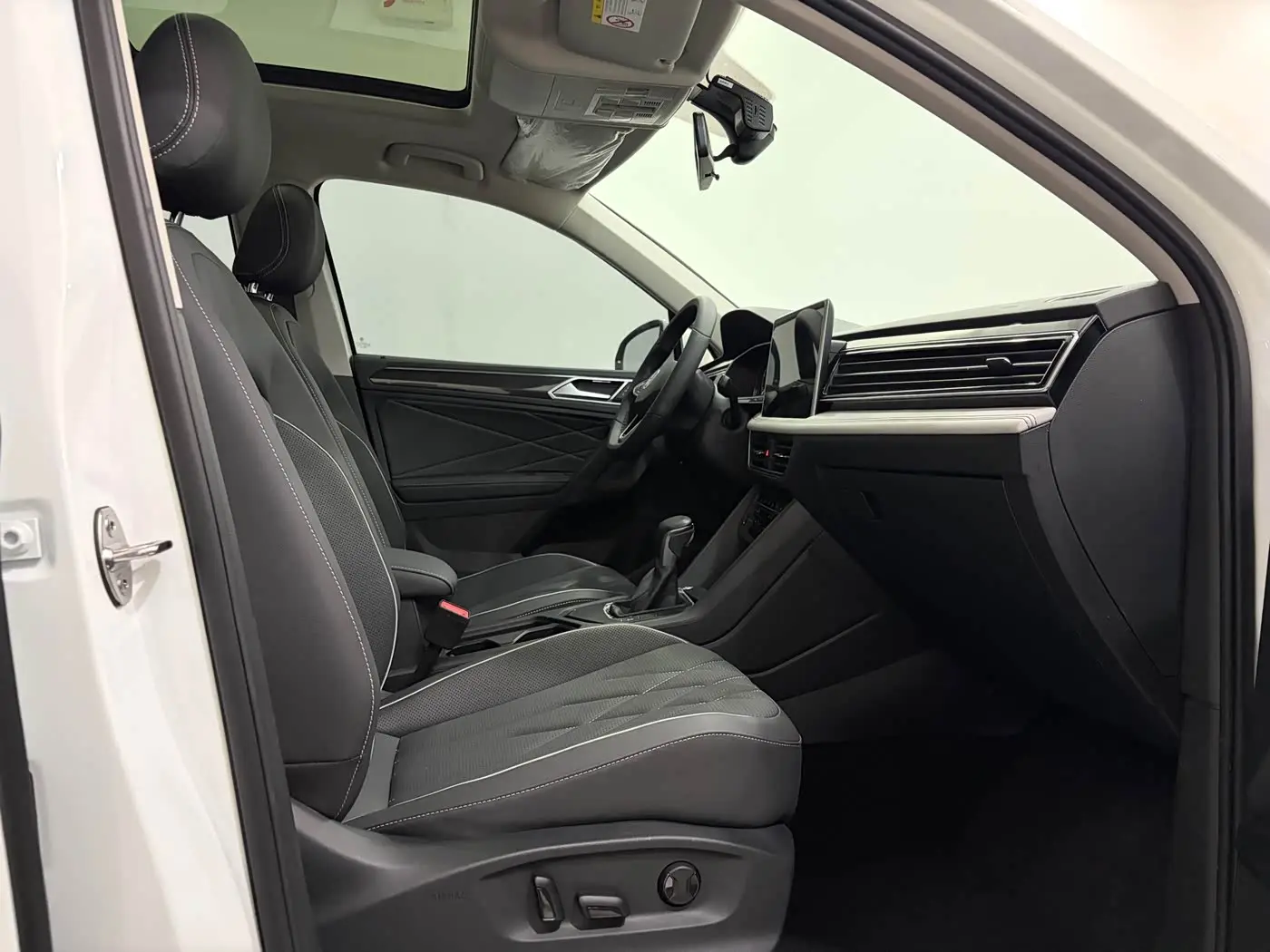 Volkswagen Tiguan L 2022 — Фото 14/18