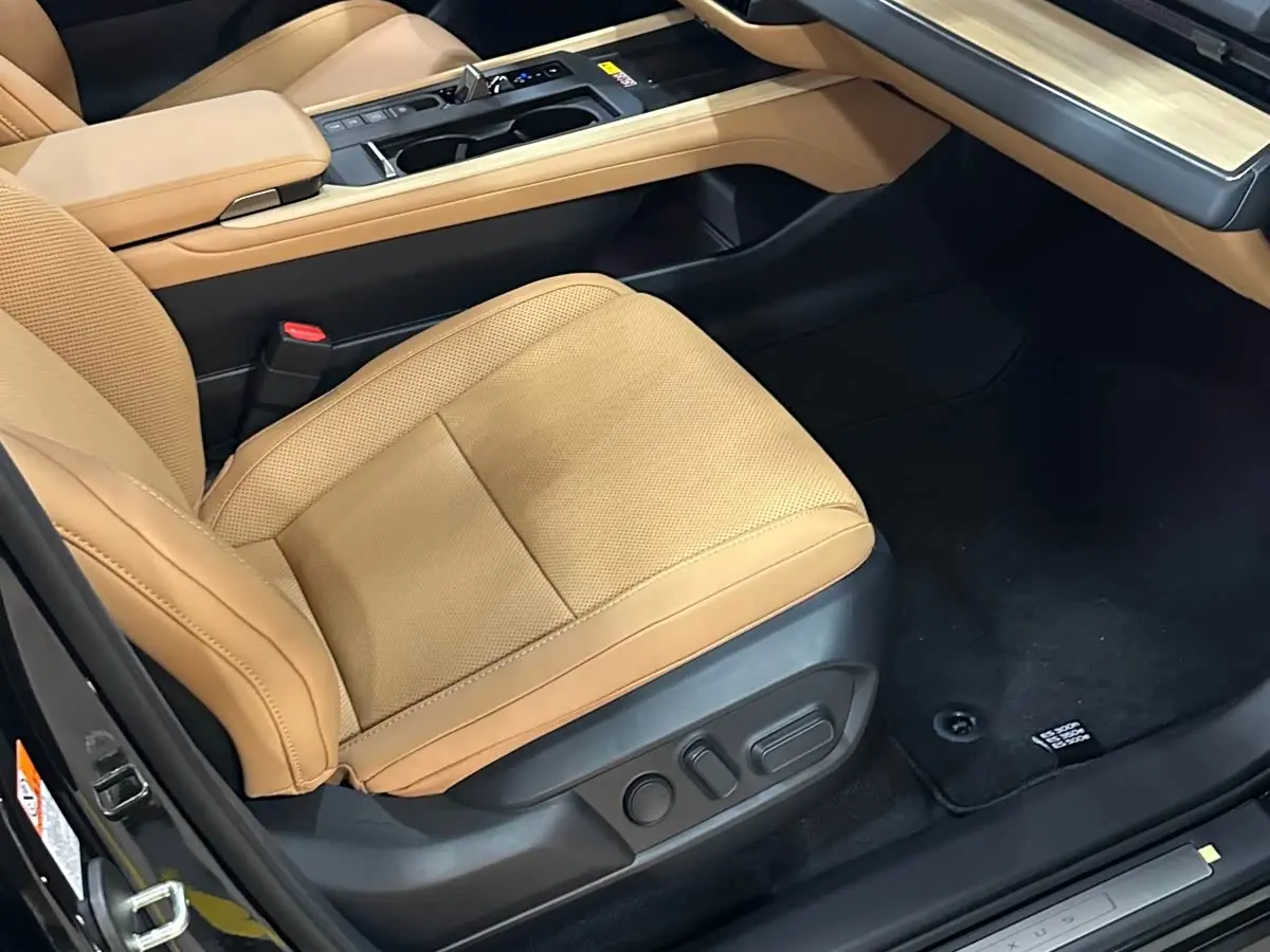 Lexus ES 2026 — Photo 8/12