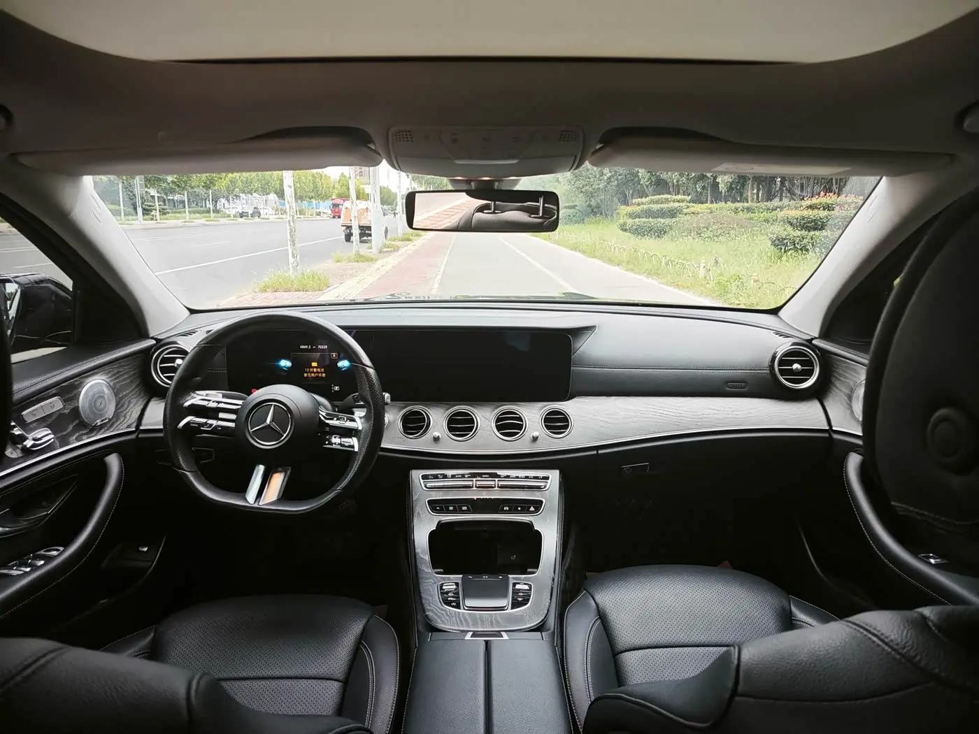 Mercedes-Benz E-Class 2021 — Photo 10/17