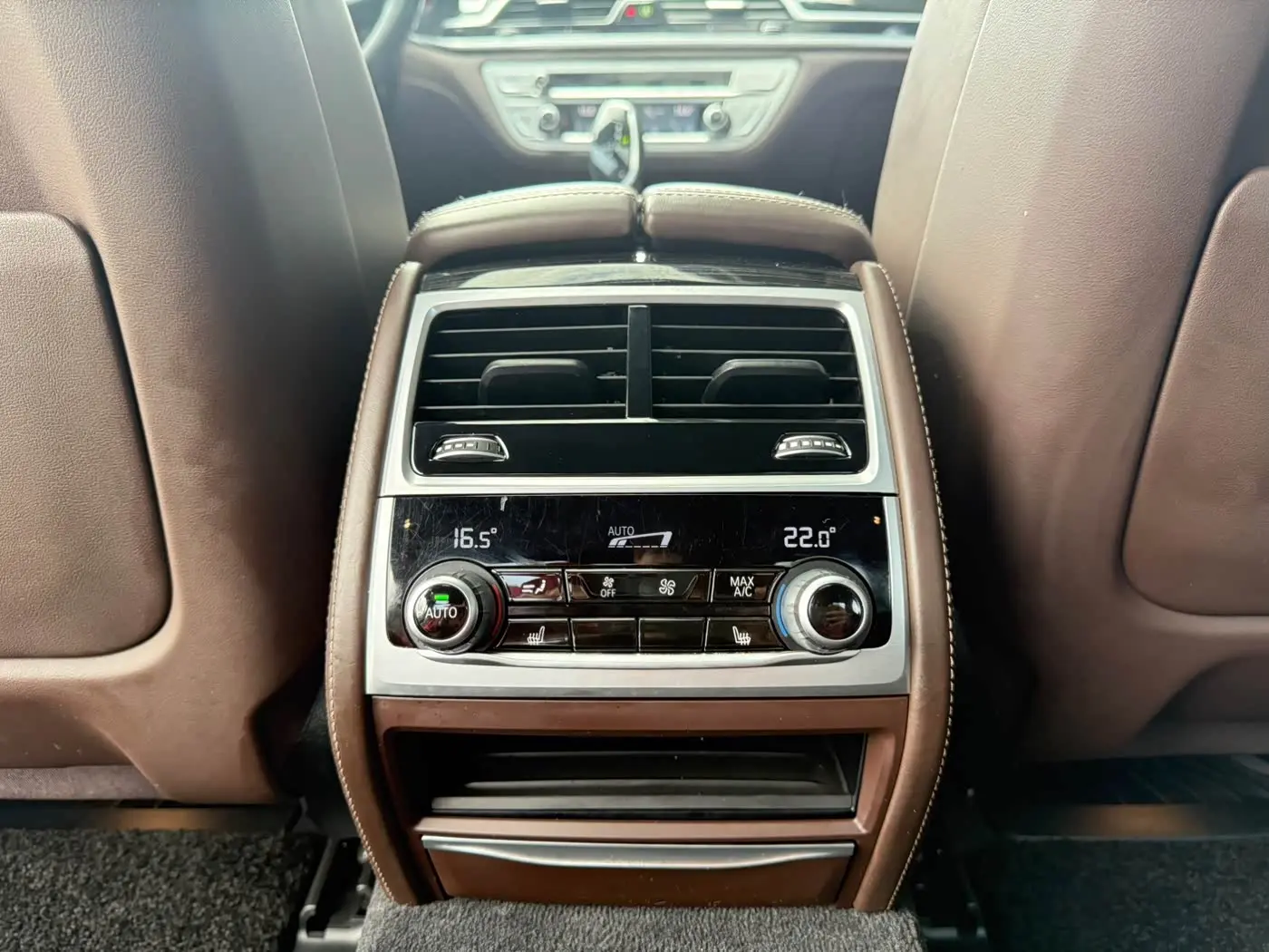 BMW 7 Series 2020 — Photo 18/20