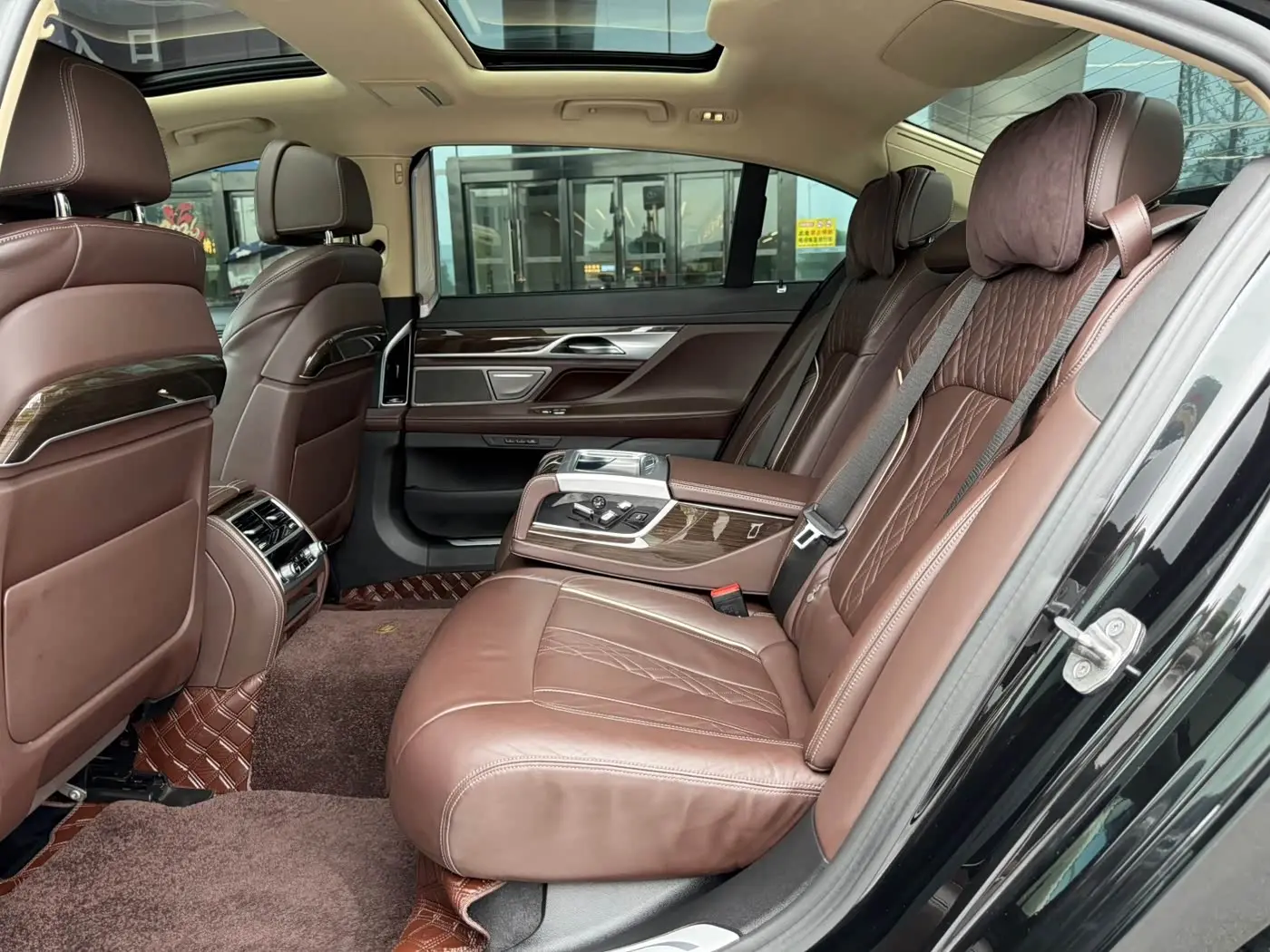 BMW 7 Series 2021 — Photo 8/20
