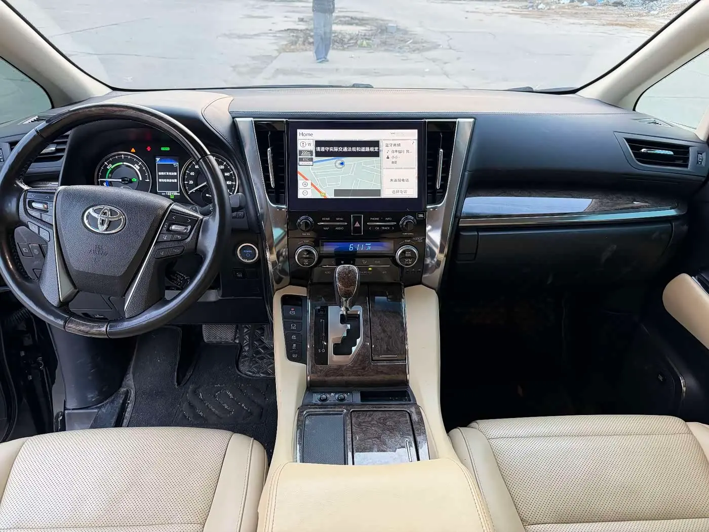 Toyota Vellfire 2023 — Photo 5/9