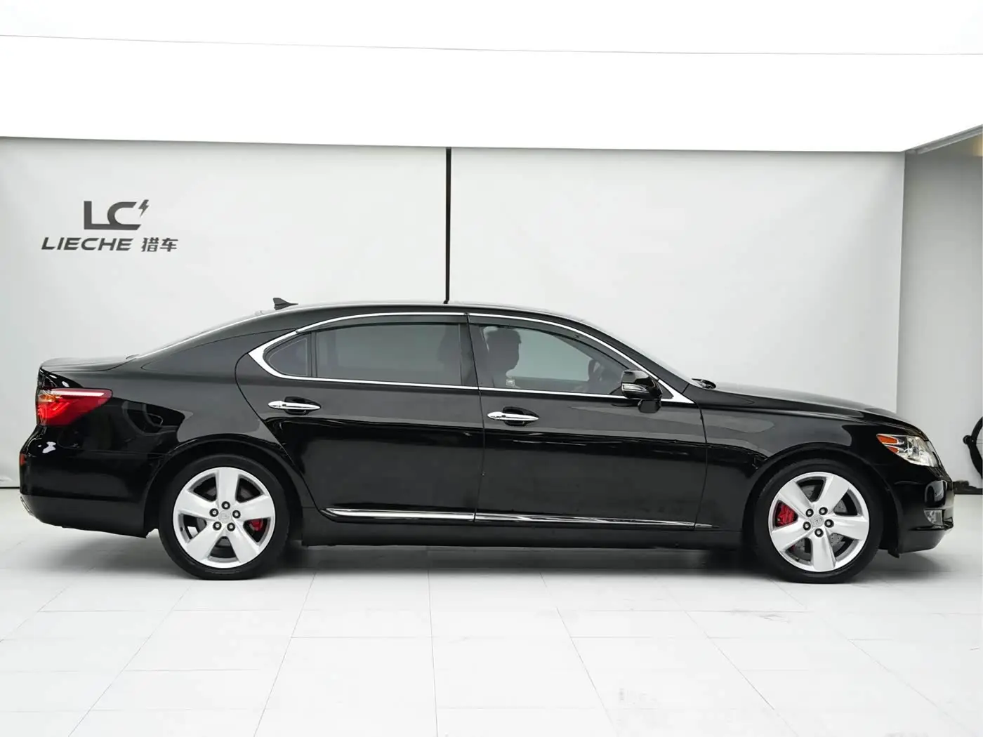 Lexus LS 2010 — Photo 3/17