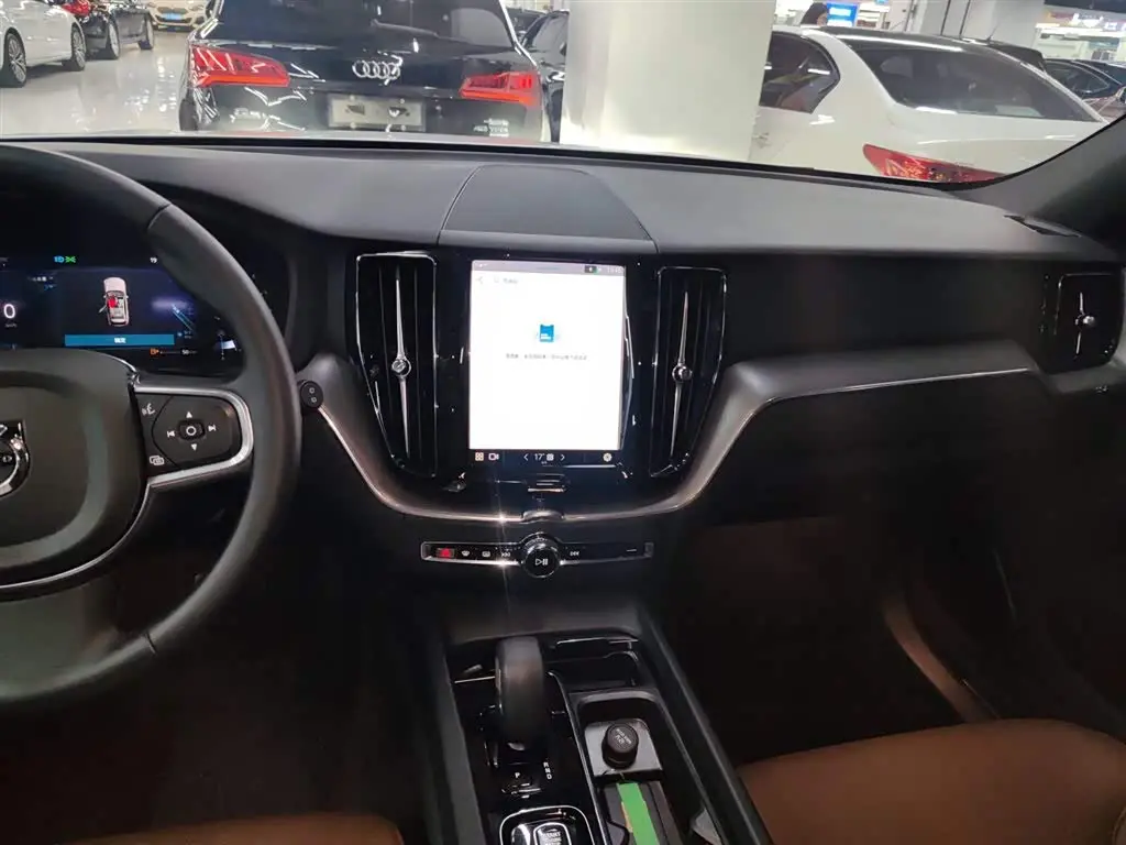 Volvo XC60 2025 — Photo 13/20